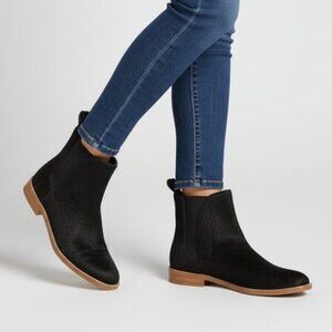 1. State Women’s Chelsea Boots Pony Hair Black Pull on Round toe Booties Size 6